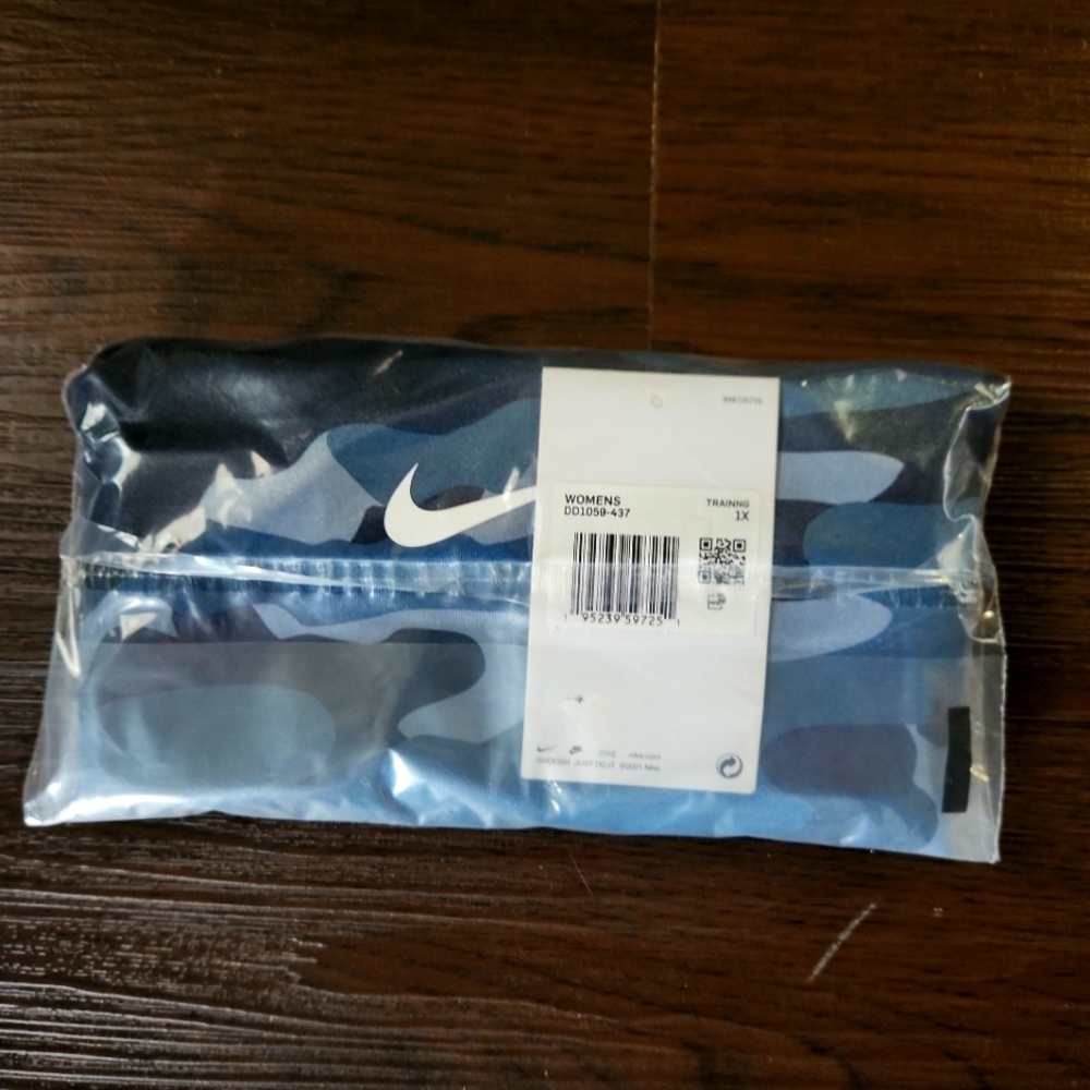 Women’s Plus Size 1X Nike Swoosh Medium Support Non Padded Sports Bra blue $40